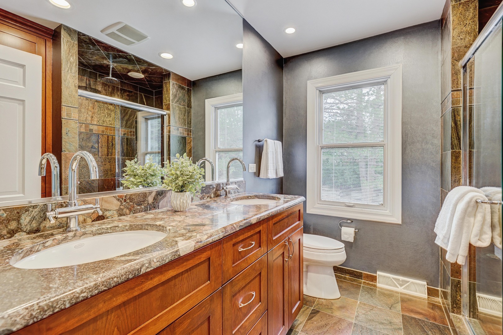 711 S White Willow Bay