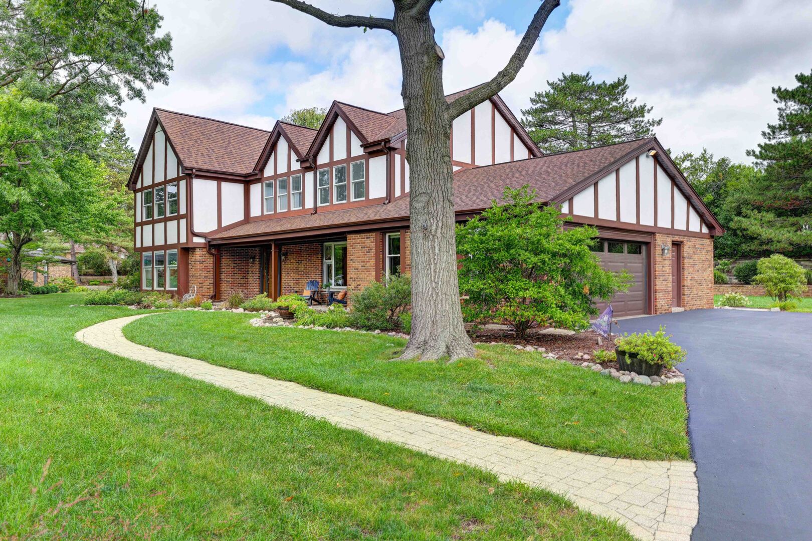 711 S White Willow Bay