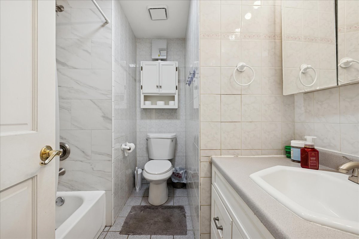 5143 N East River Road Unit: 152B