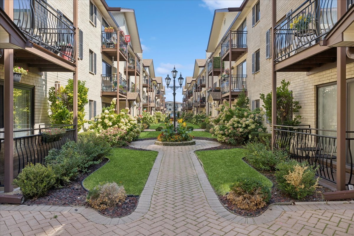 5143 N East River Road Unit: 152B