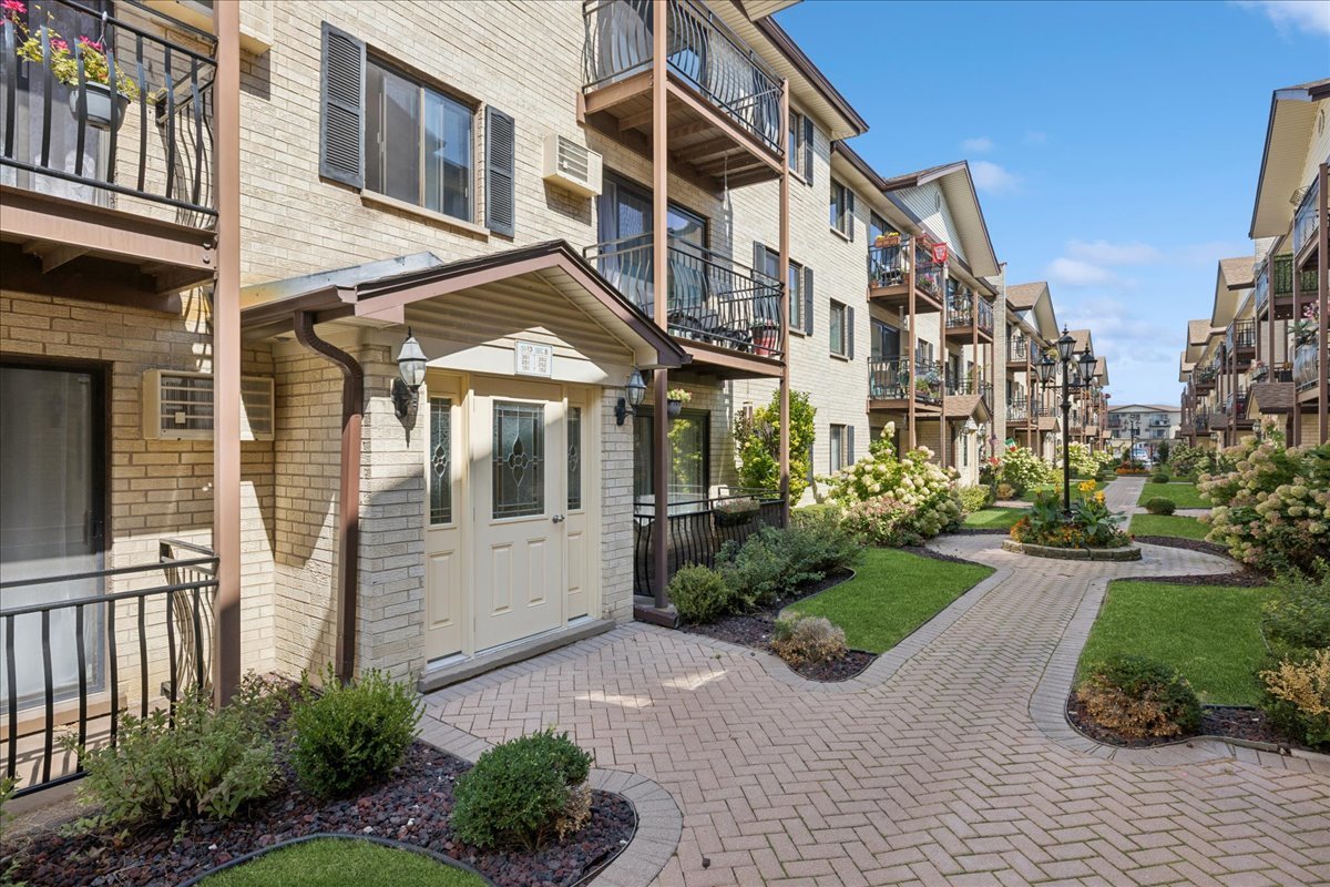 5143 N East River Road Unit: 152B