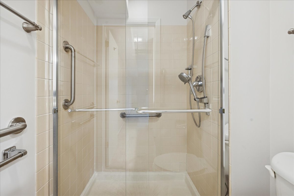 1010 E Glavin Court Unit: 1807