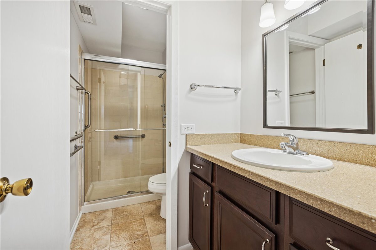 1010 E Glavin Court Unit: 1807