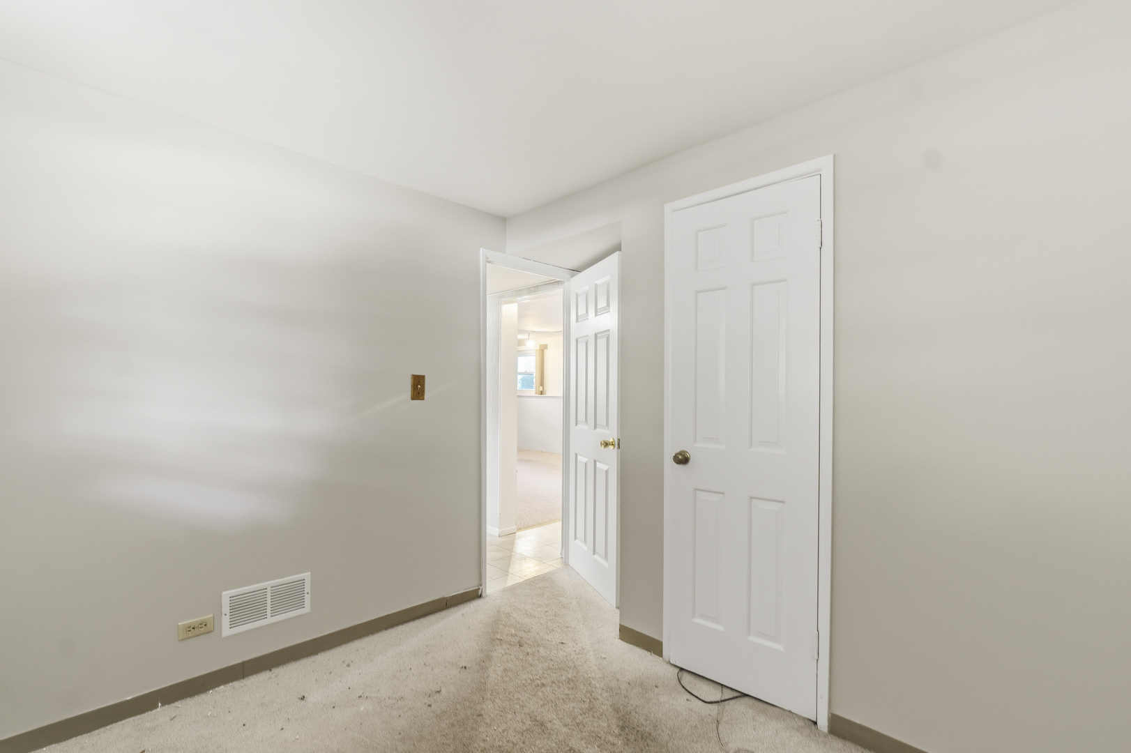 933 W Gilbert Avenue