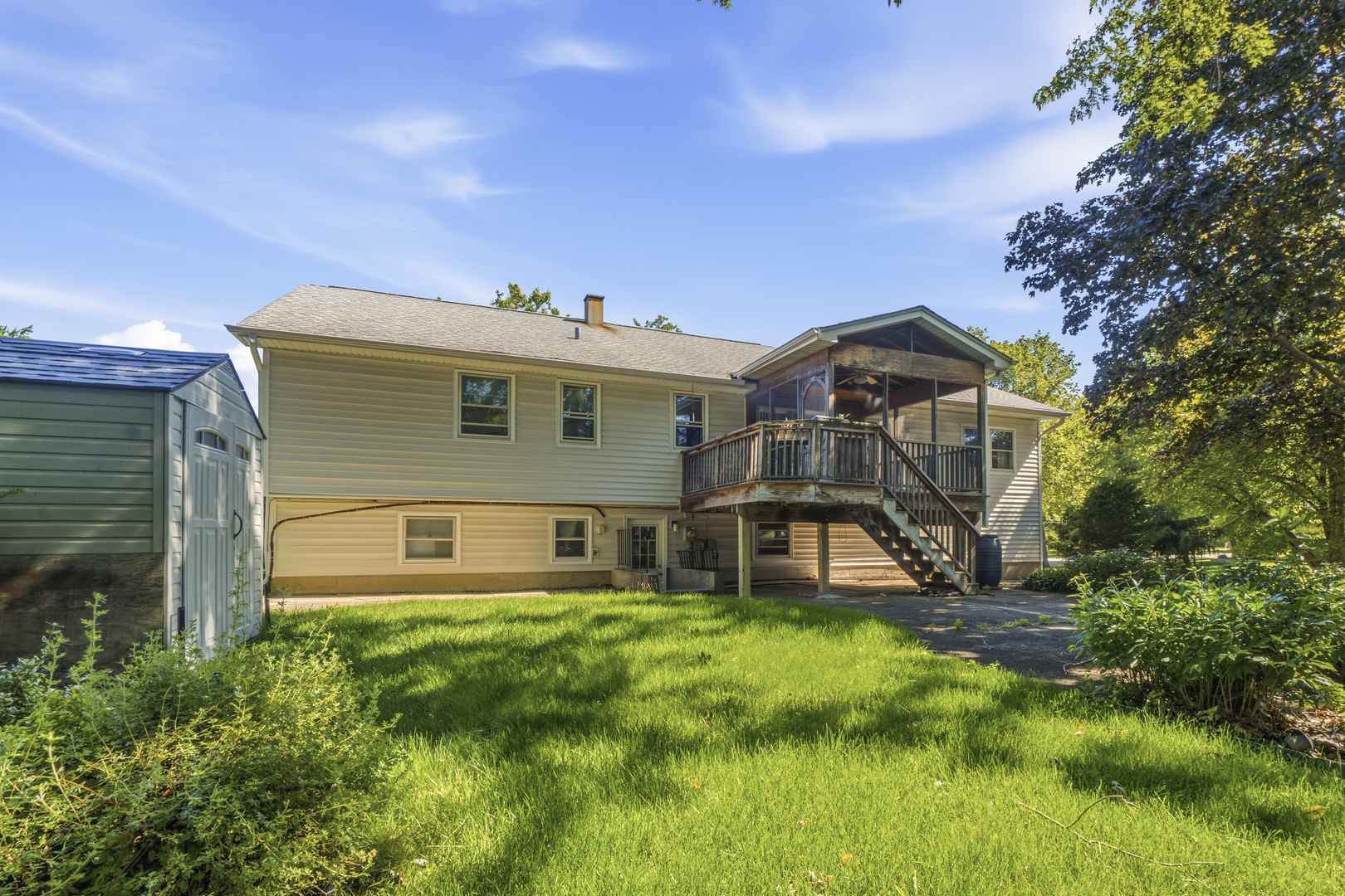 933 W Gilbert Avenue
