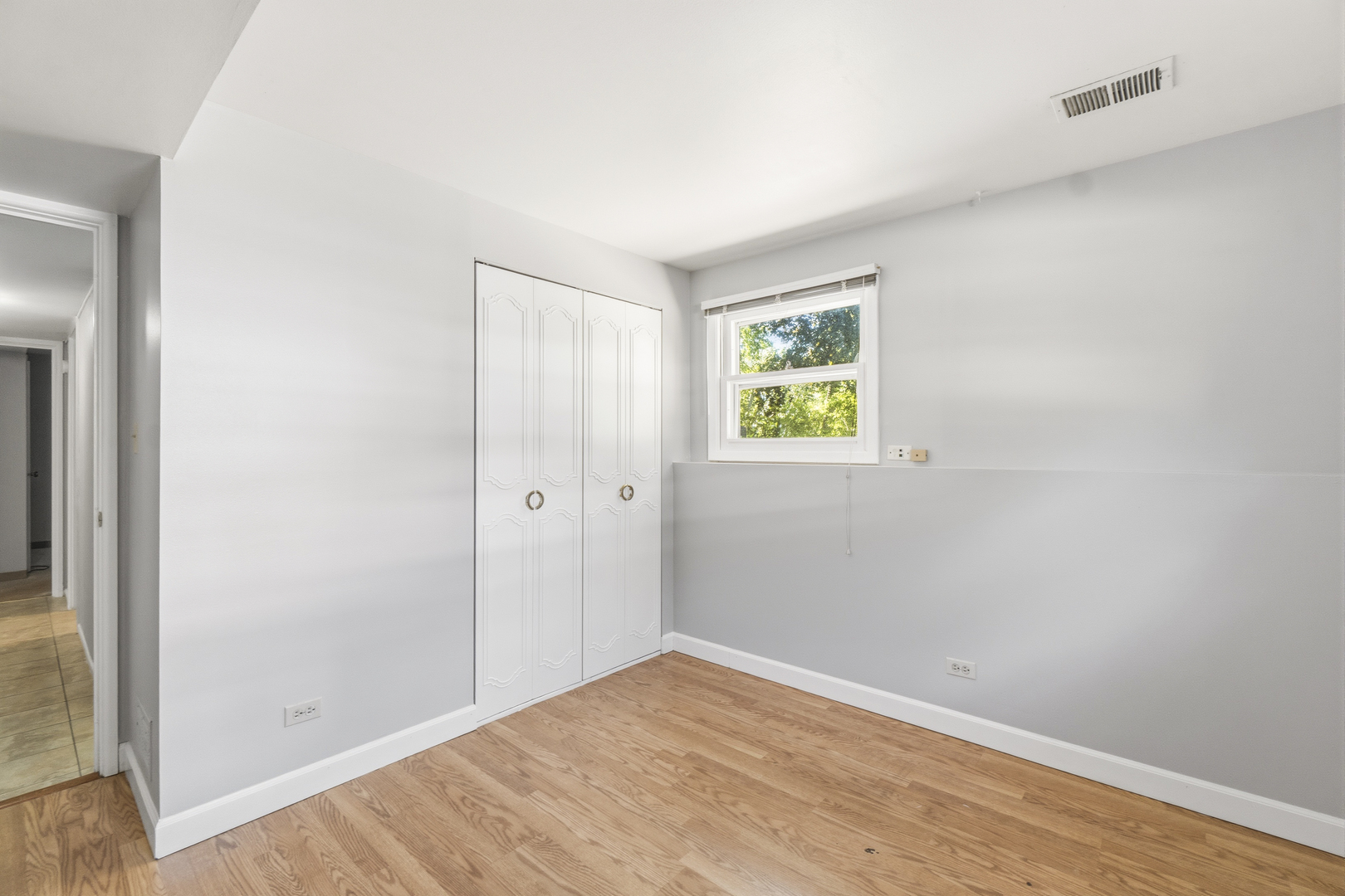 933 W Gilbert Avenue