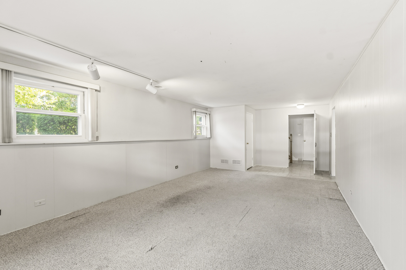 933 W Gilbert Avenue