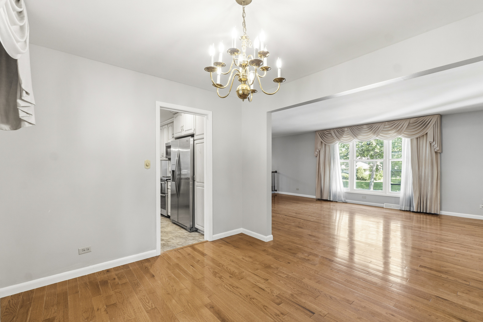 933 W Gilbert Avenue