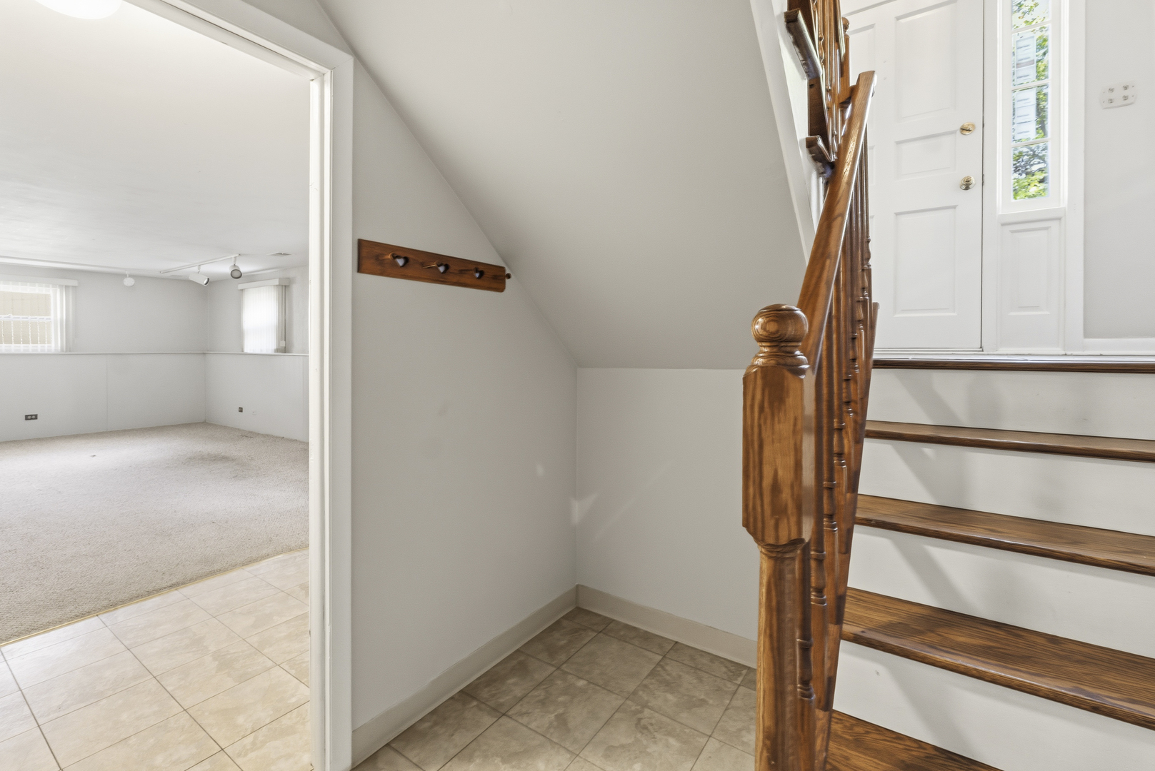 933 W Gilbert Avenue