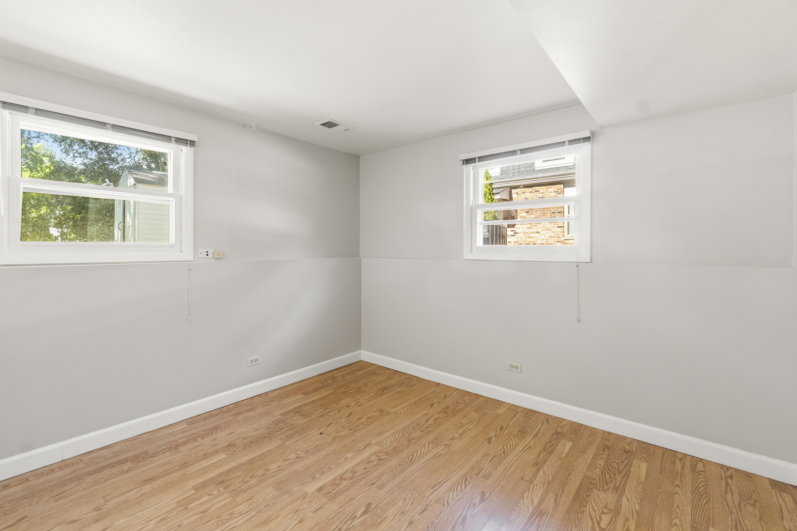 933 W Gilbert Avenue