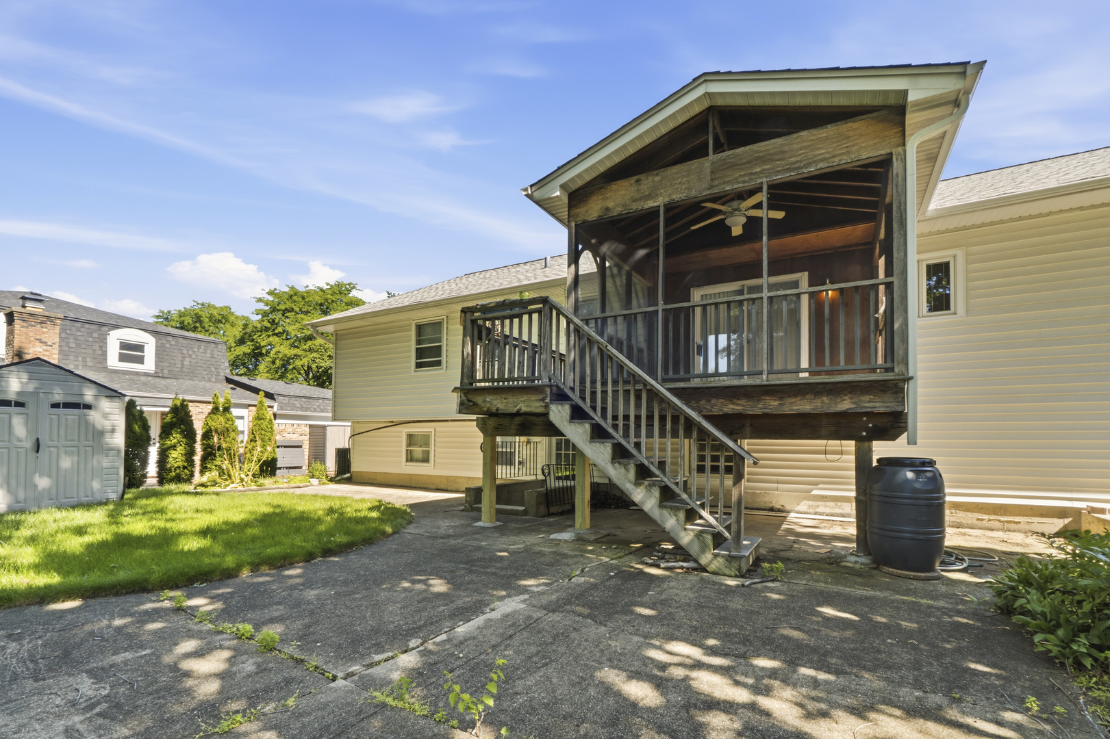 933 W Gilbert Avenue