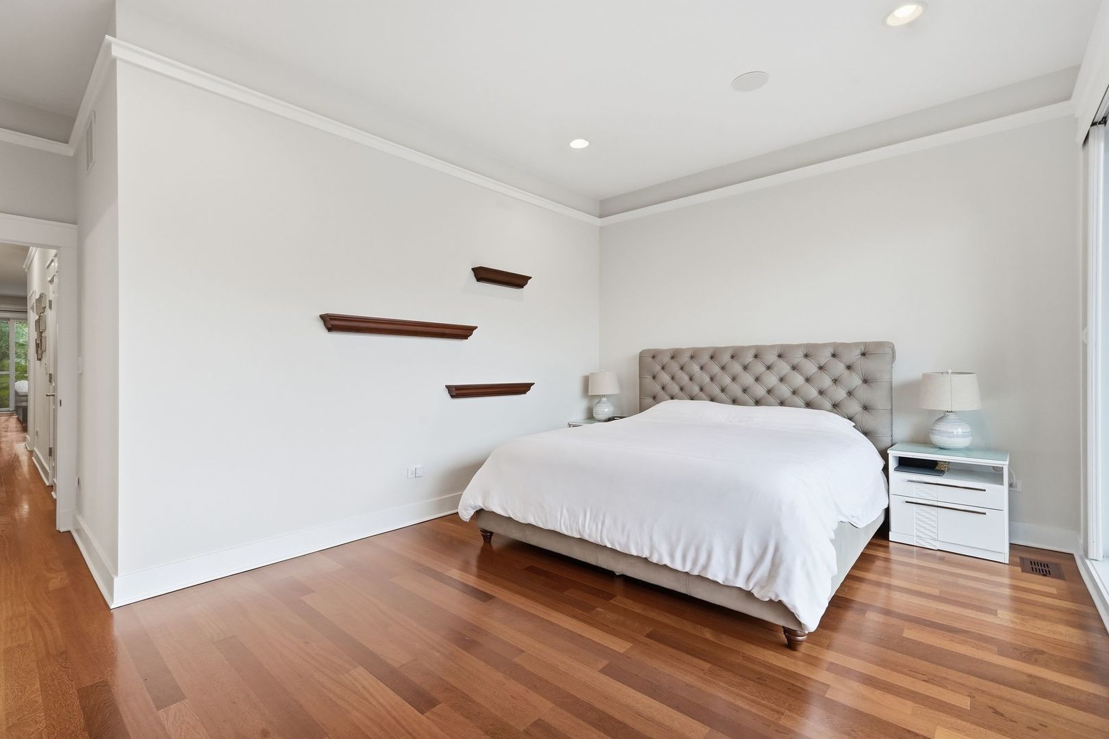639 W Briar Place Unit: 3E