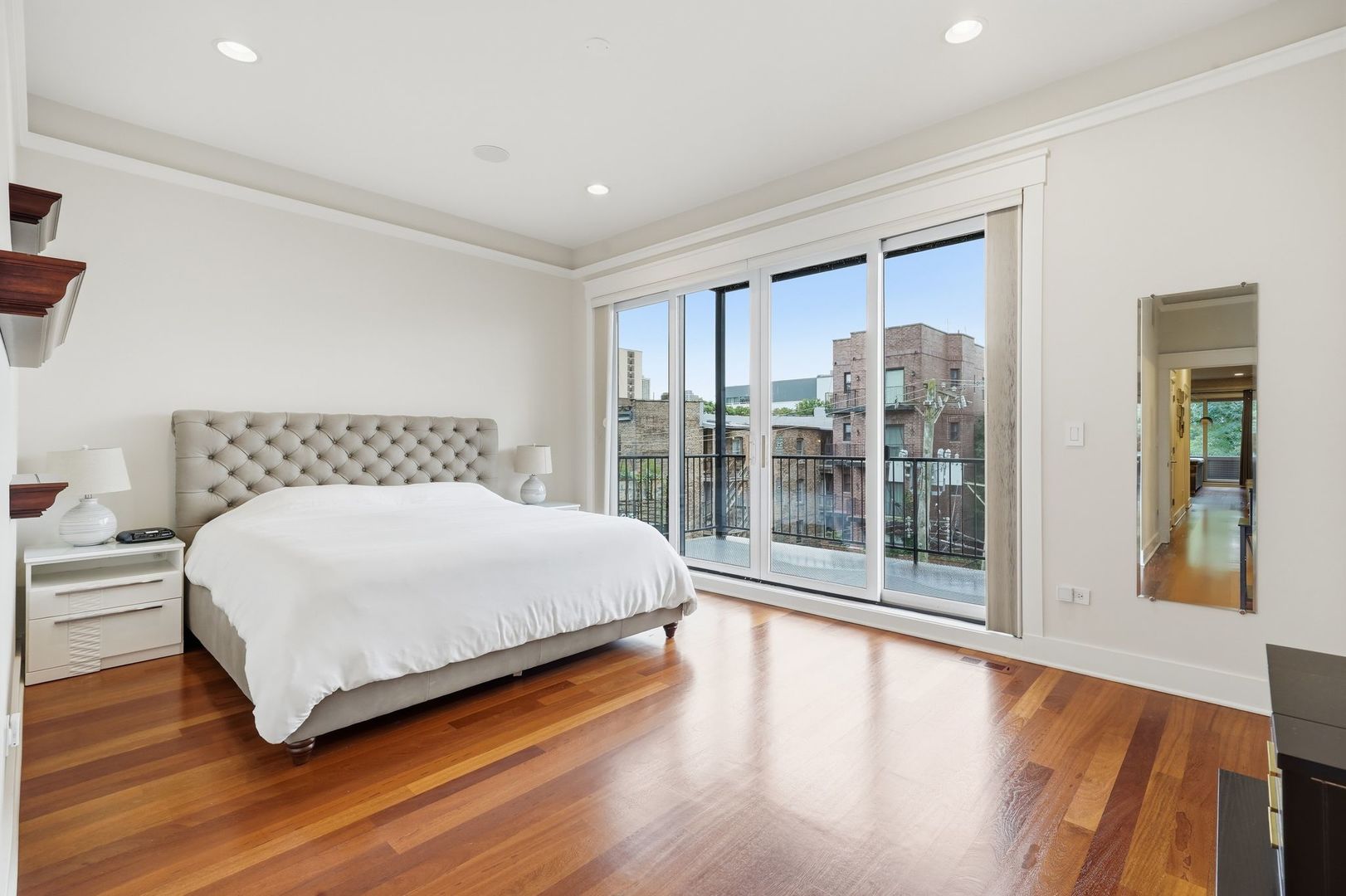 639 W Briar Place Unit: 3E