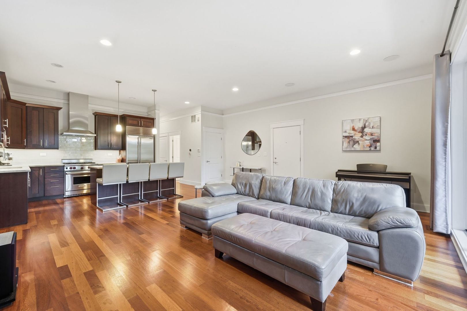 639 W Briar Place Unit: 3E