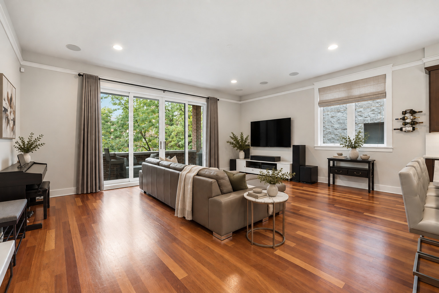 639 W Briar Place Unit: 3E