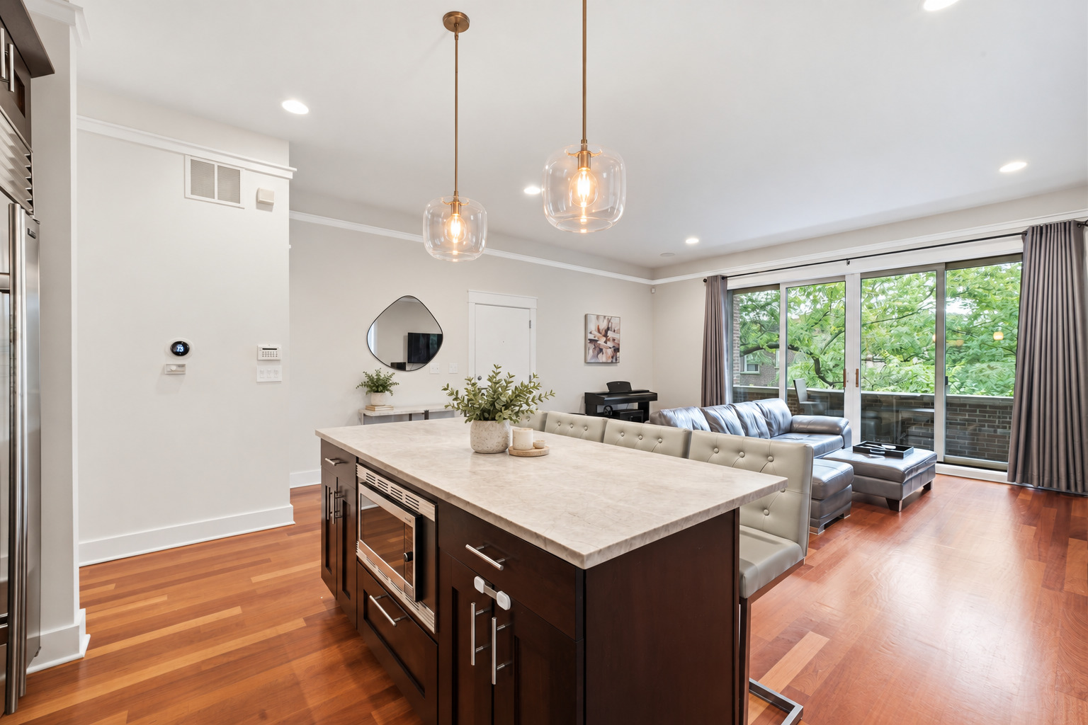 639 W Briar Place Unit: 3E