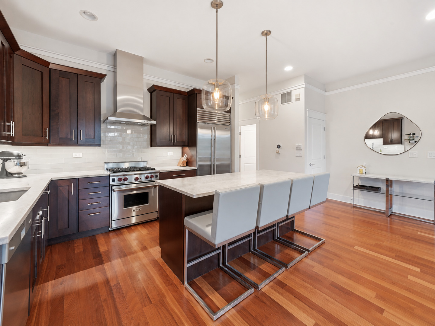 639 W Briar Place Unit: 3E