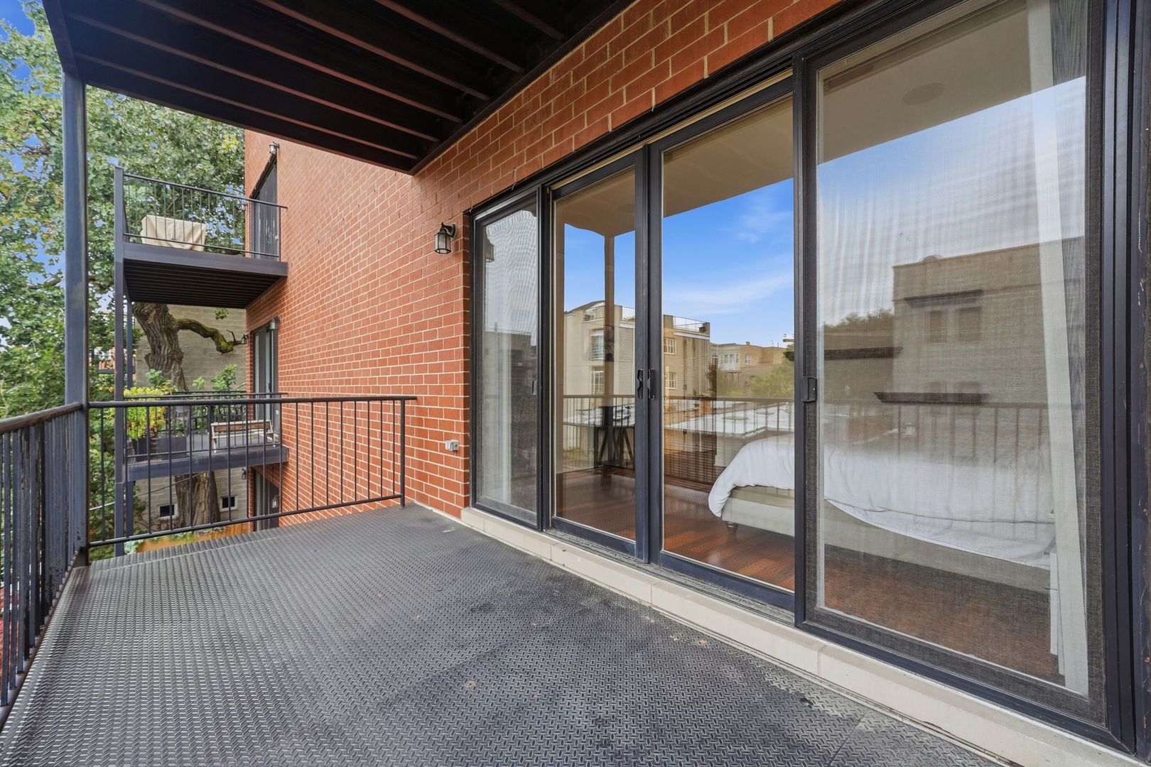 639 W Briar Place Unit: 3E