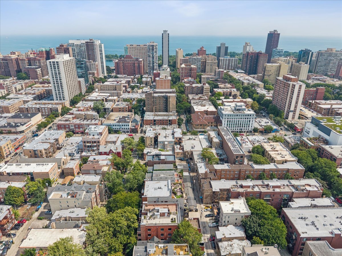 639 W Briar Place Unit: 3E