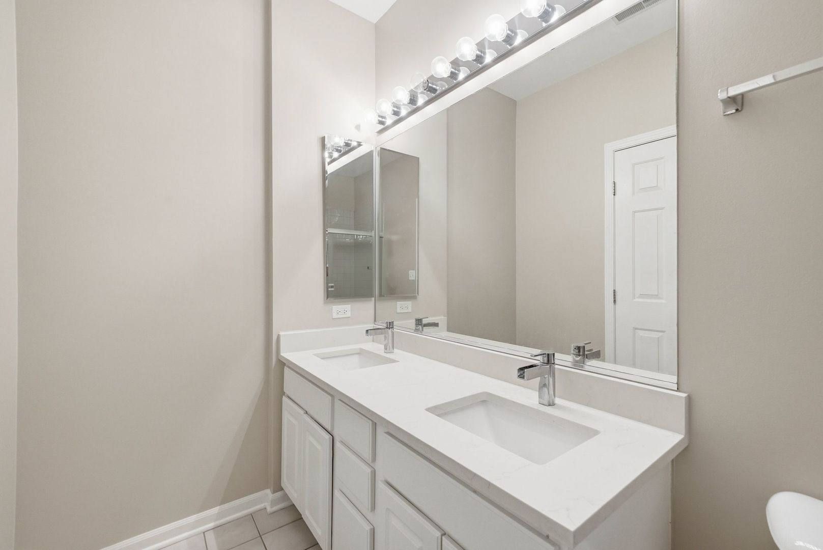 1225 N ORLEANS Street Unit: 602
