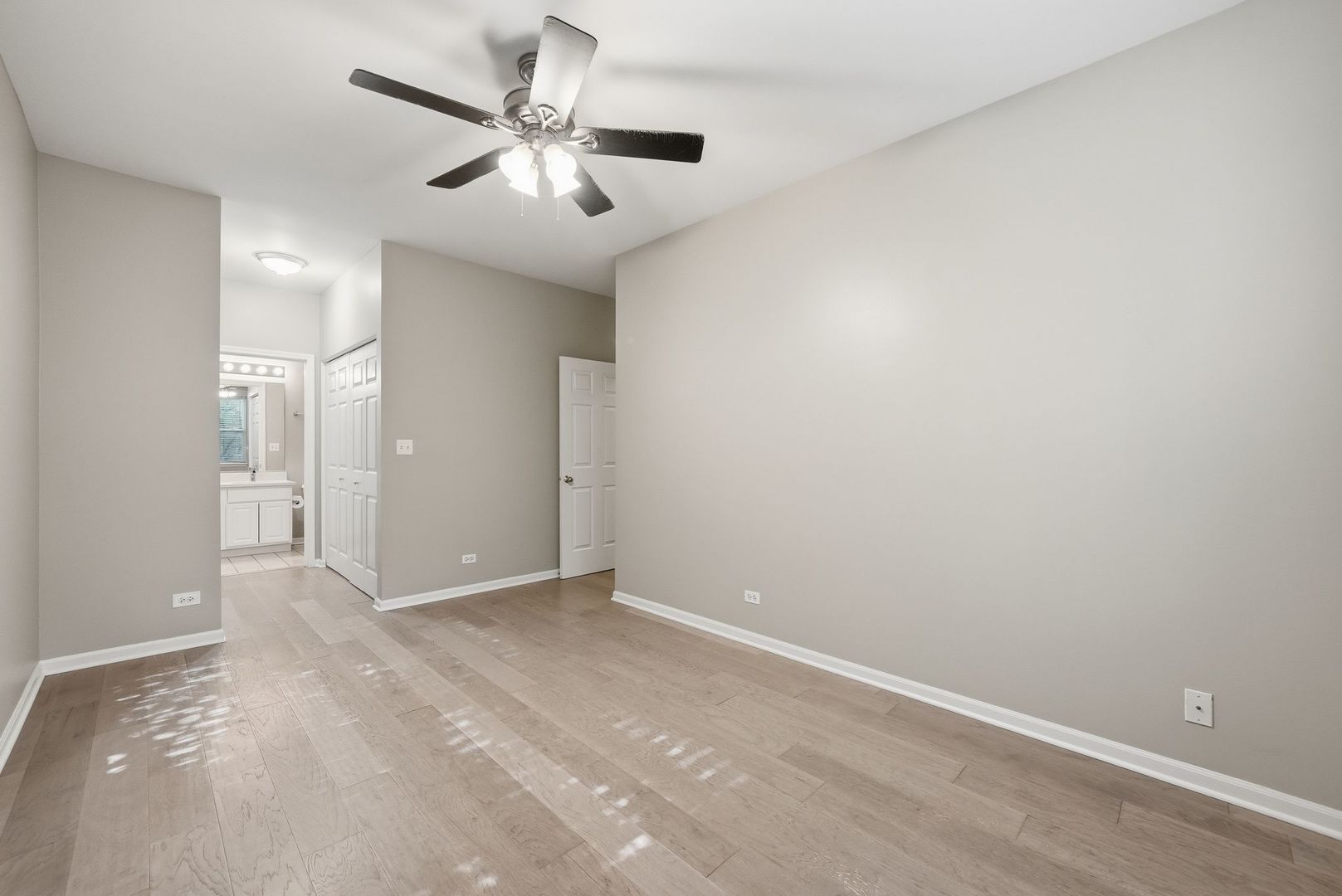 1225 N ORLEANS Street Unit: 602