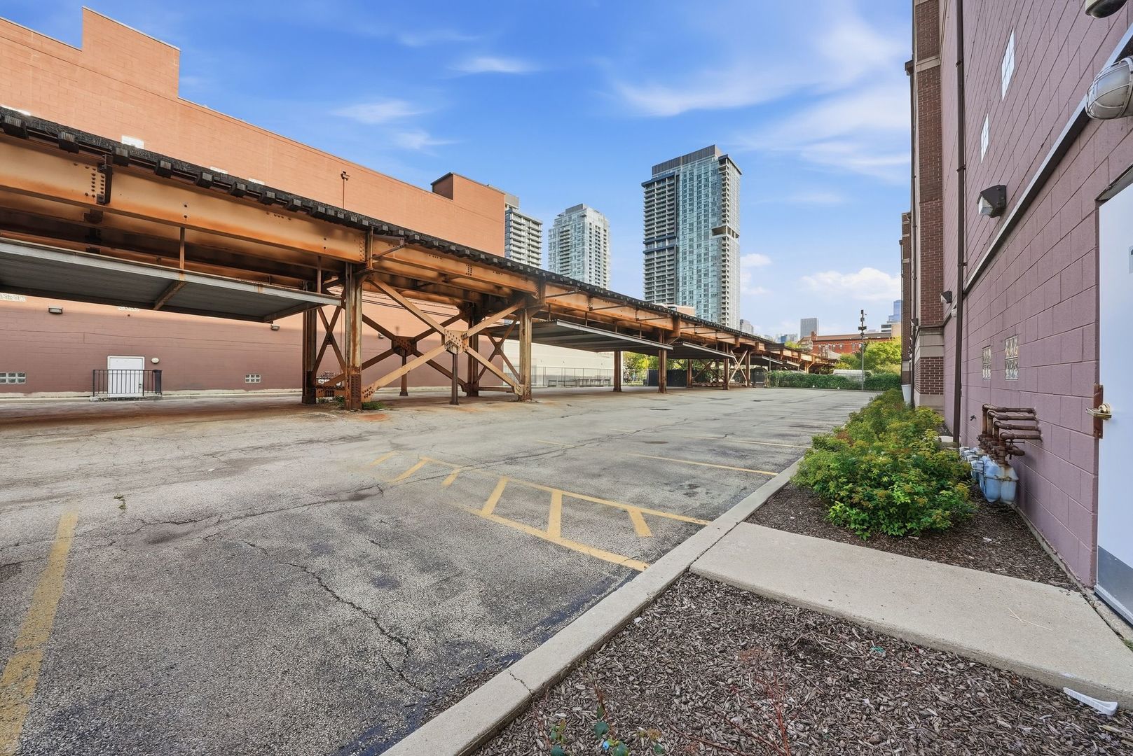 1225 N ORLEANS Street Unit: 602
