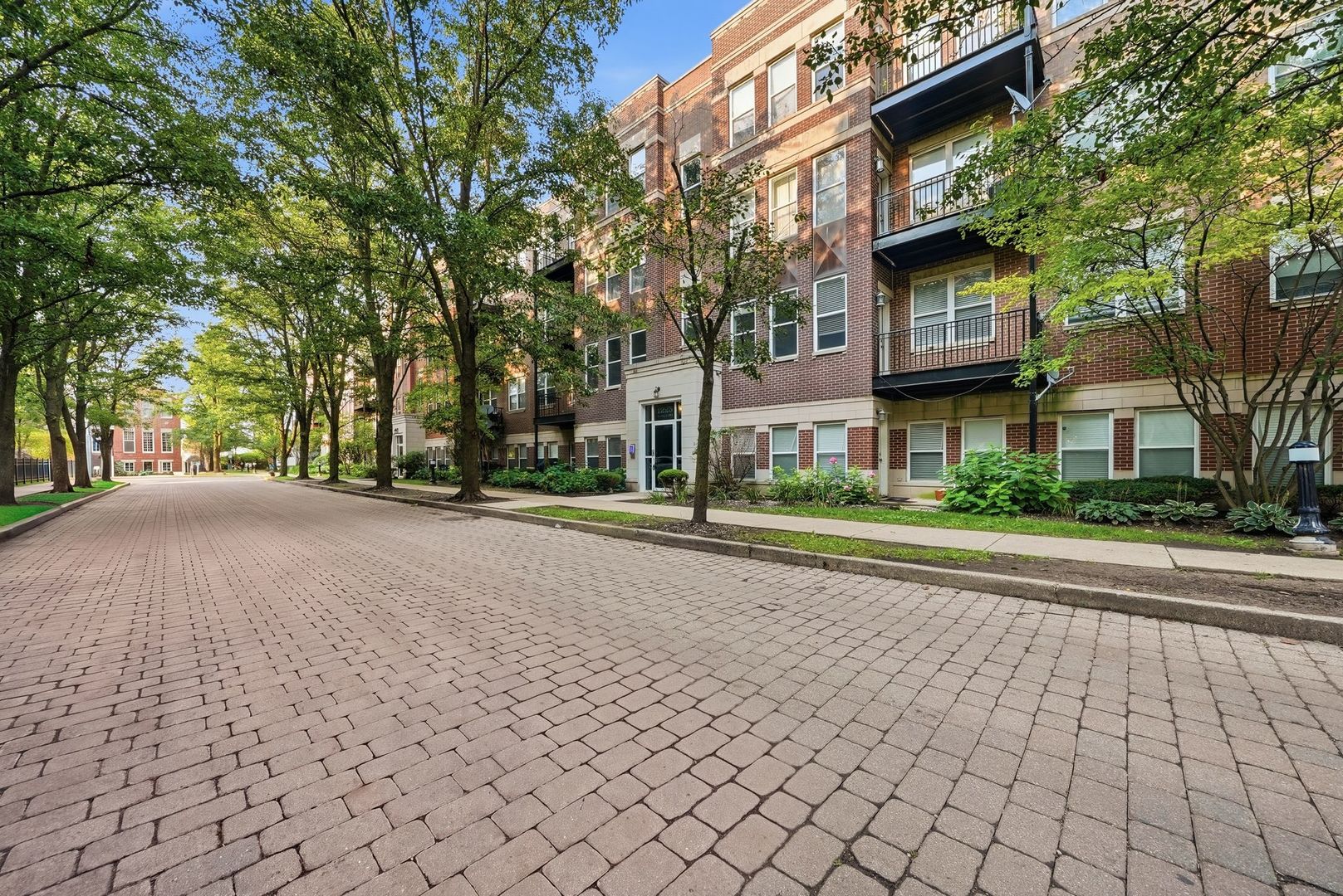1225 N ORLEANS Street Unit: 602