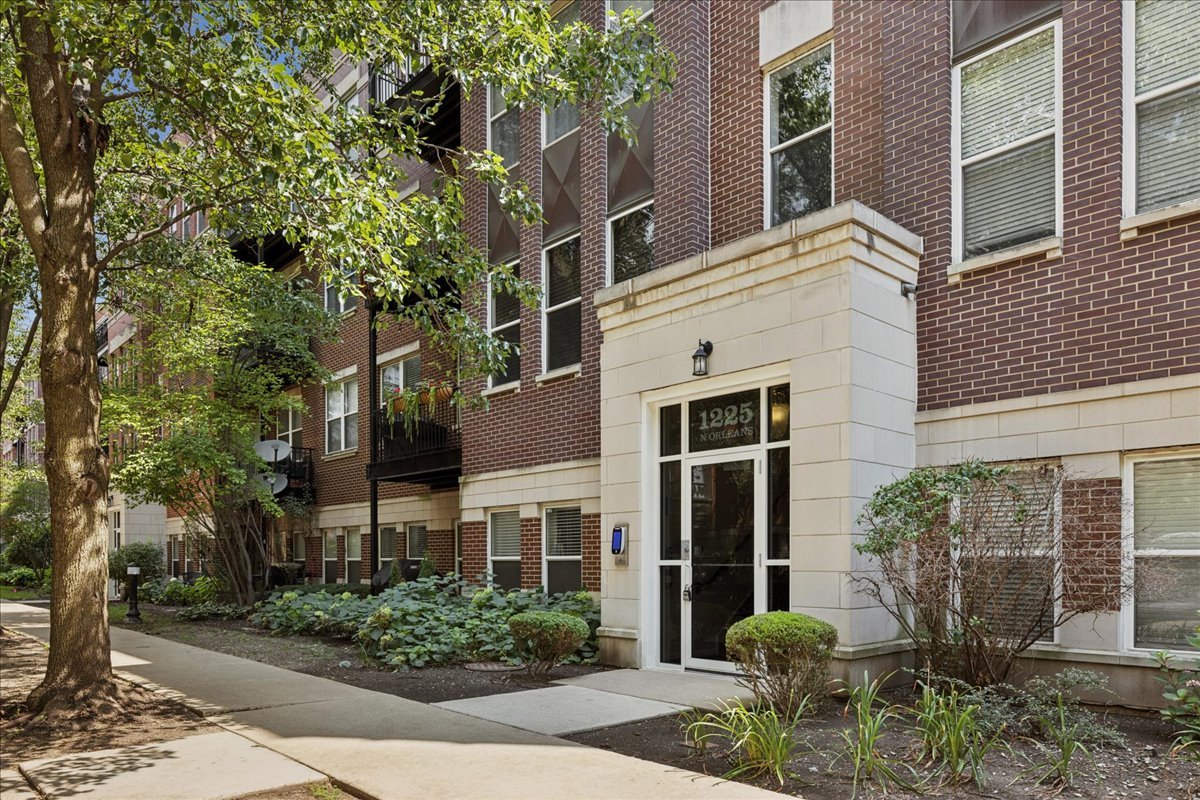 1225 N ORLEANS Street Unit: 602