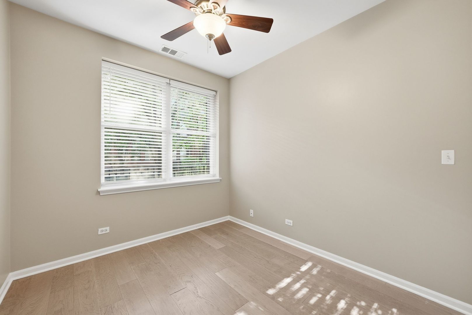 1225 N ORLEANS Street Unit: 602