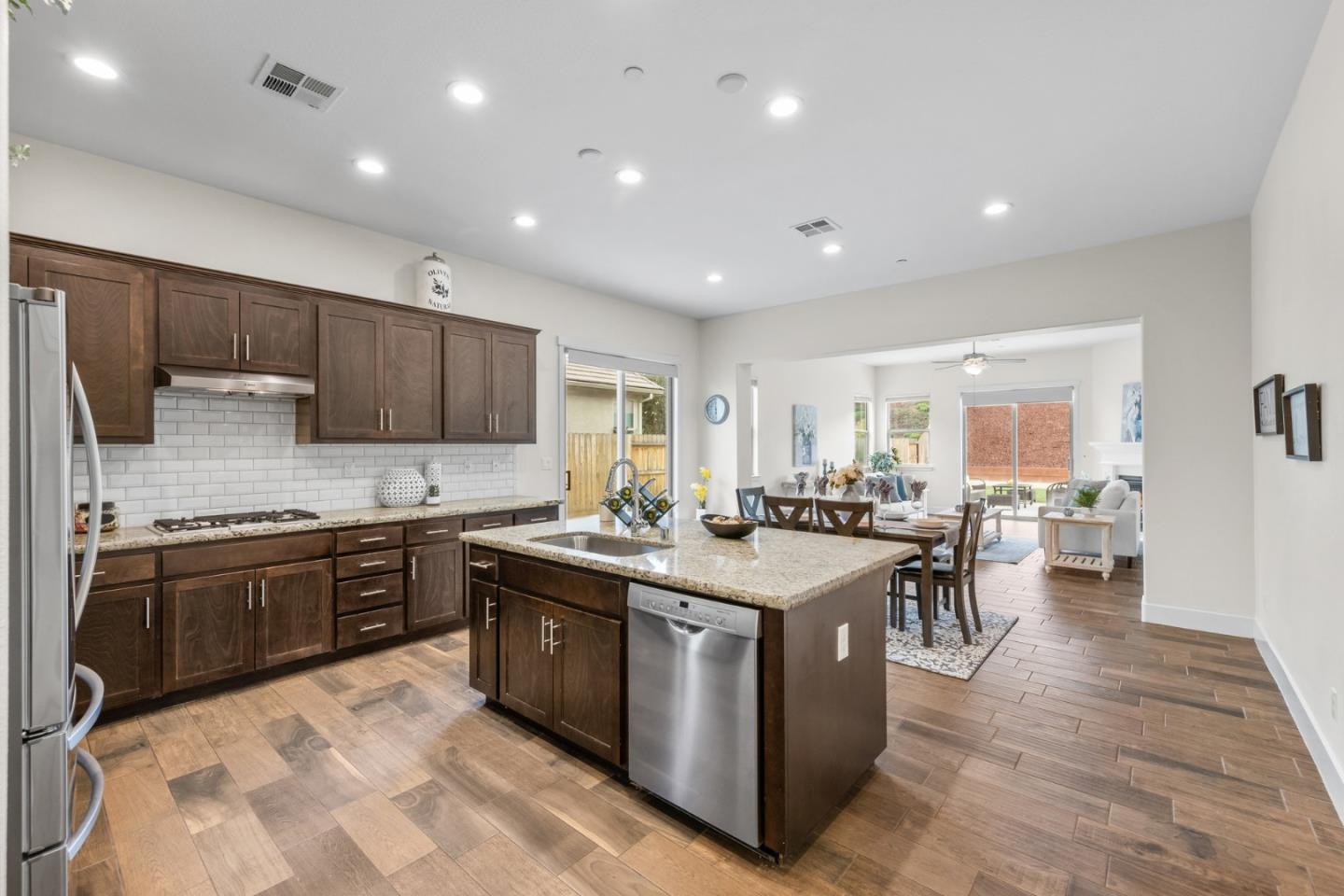 1605 Goldenstar Court