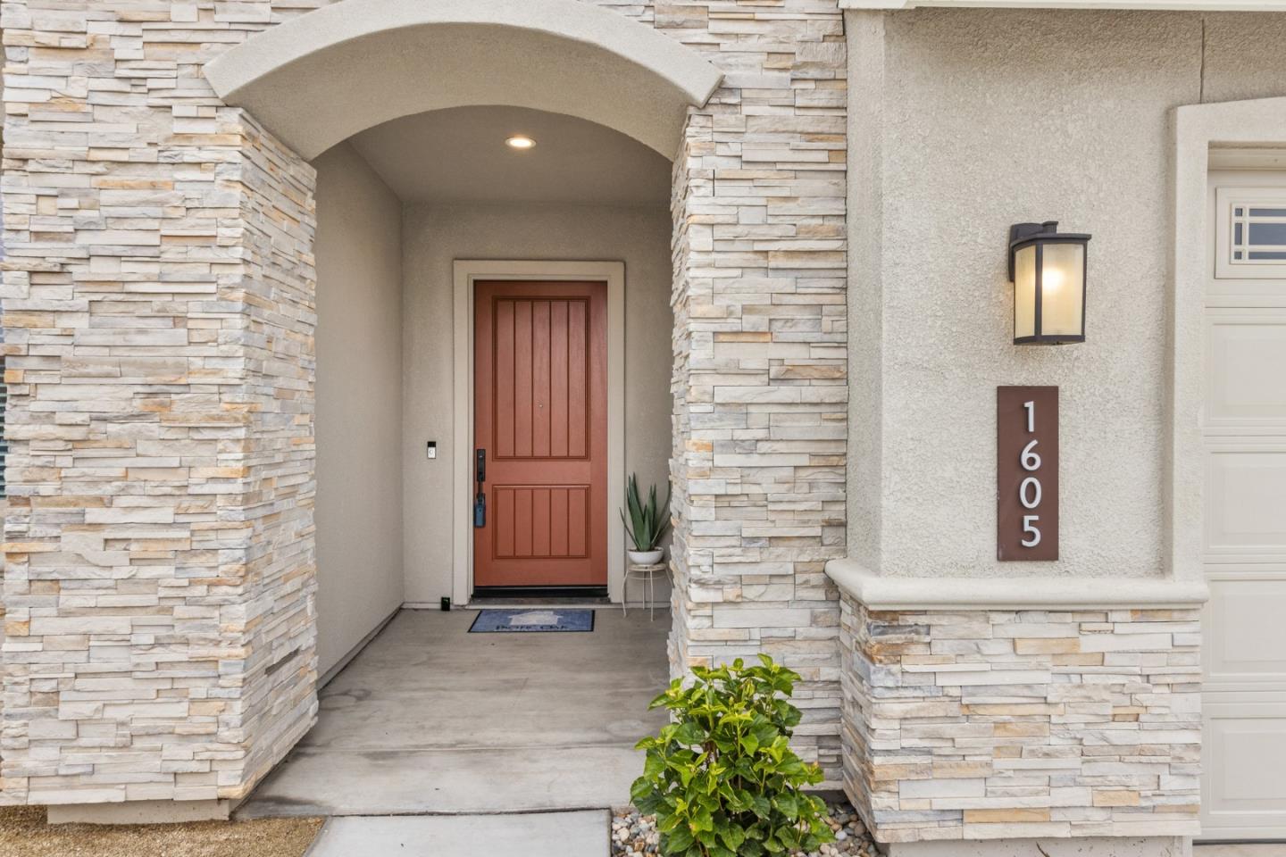 1605 Goldenstar Court