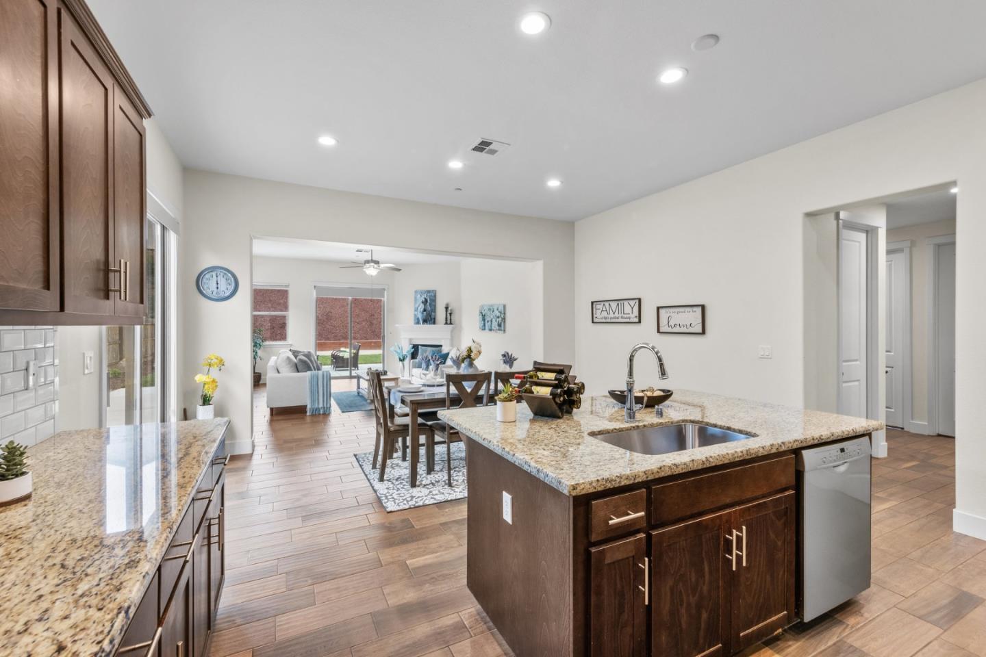 1605 Goldenstar Court