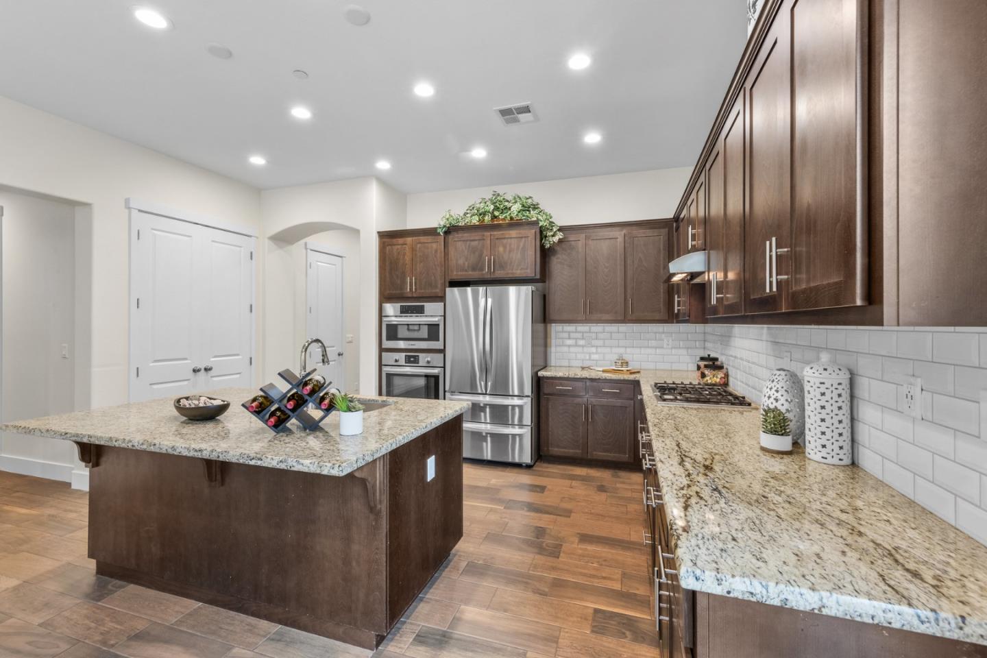 1605 Goldenstar Court