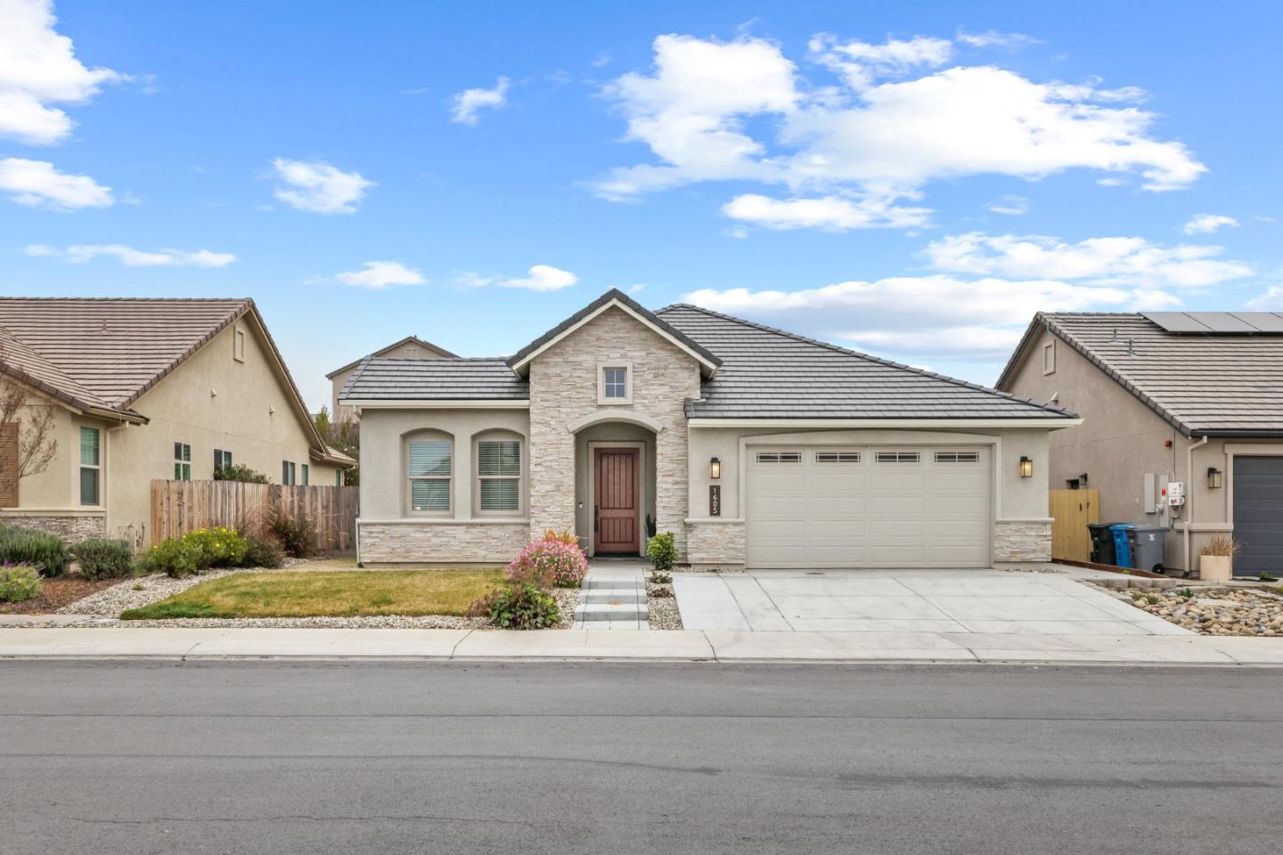 1605 Goldenstar Court