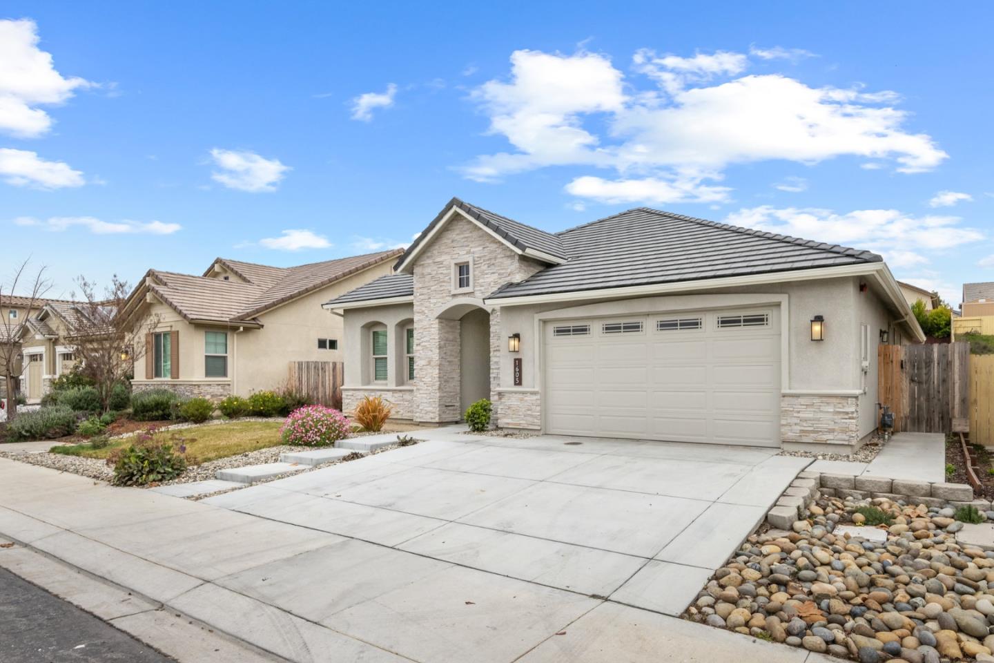 1605 Goldenstar Court