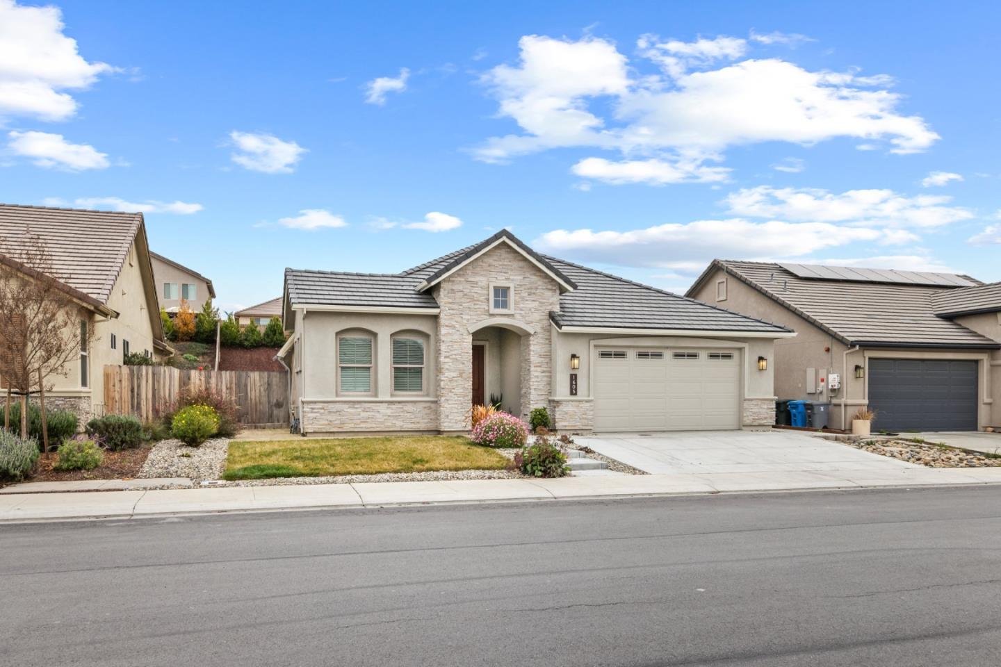 1605 Goldenstar Court