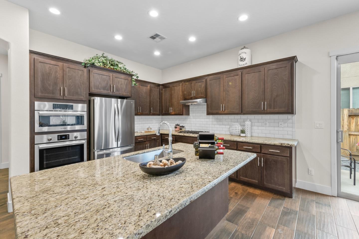 1605 Goldenstar Court