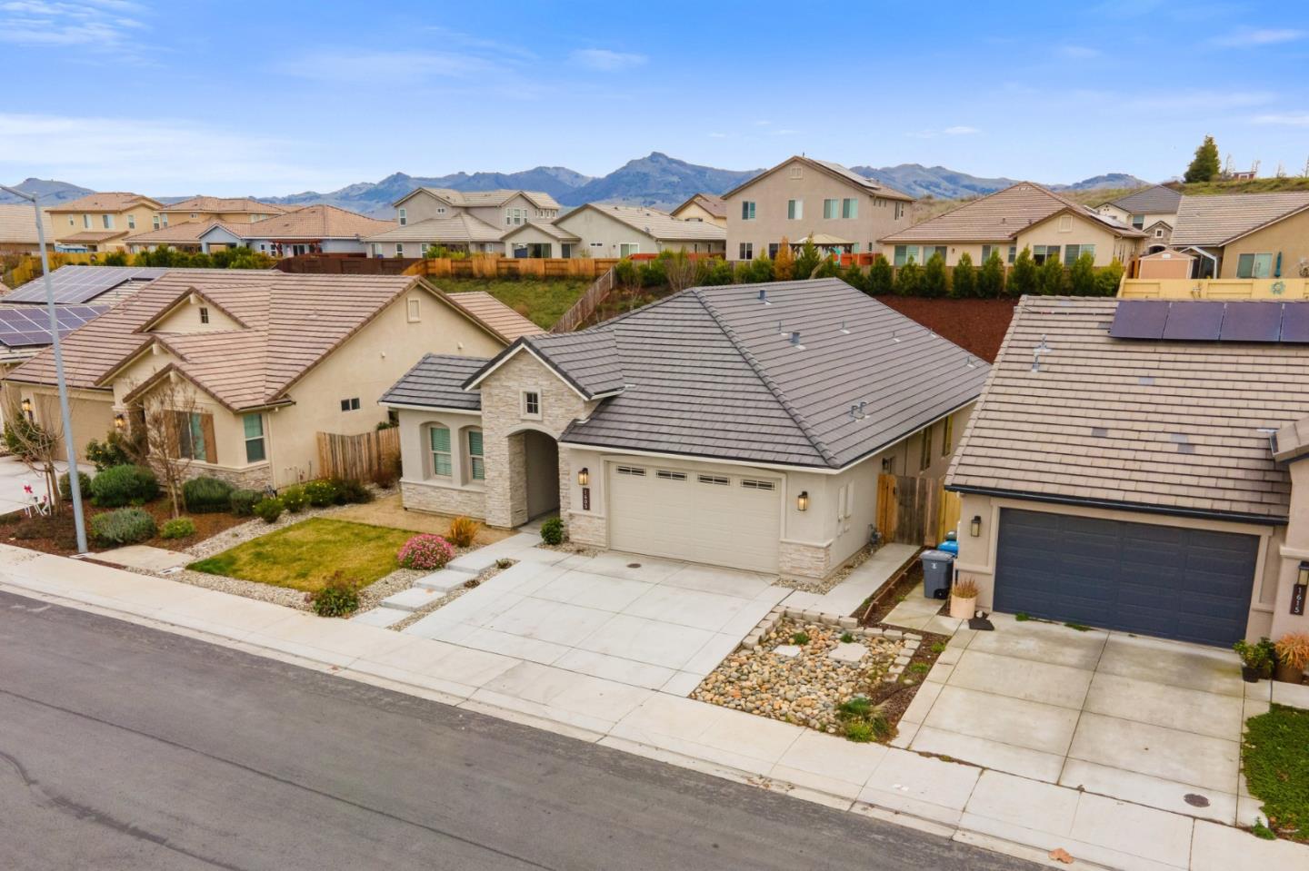 1605 Goldenstar Court