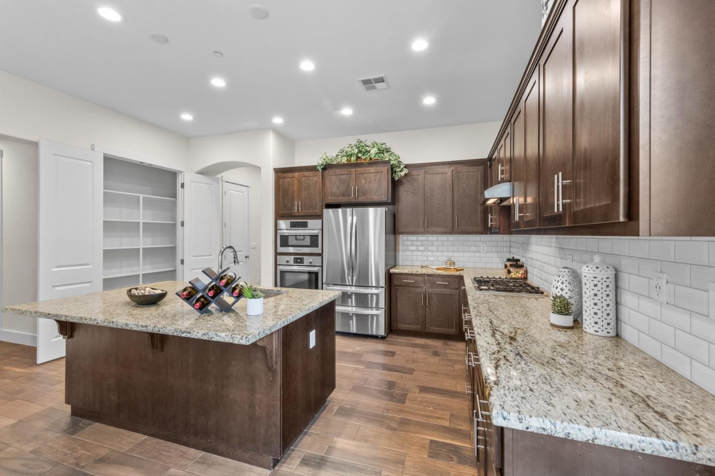 1605 Goldenstar Court