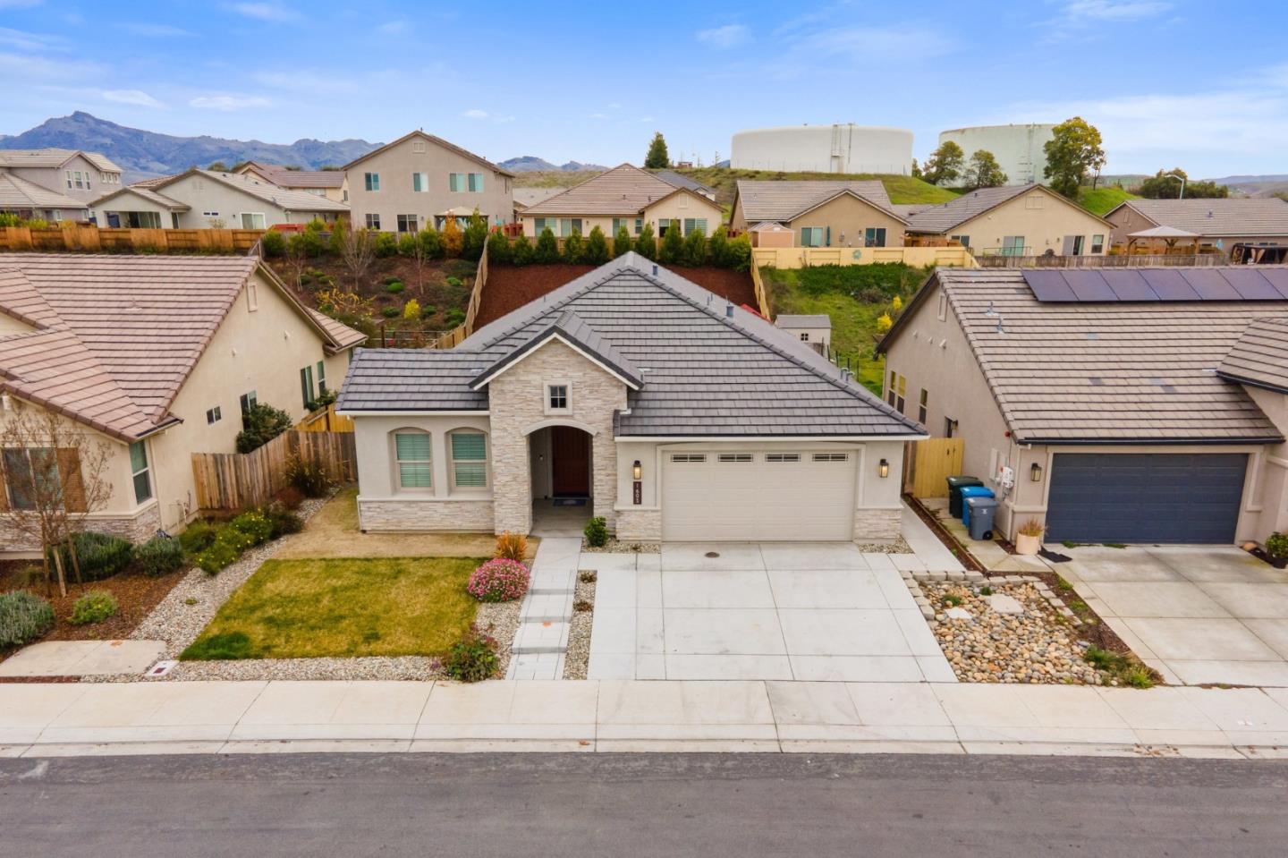 1605 Goldenstar Court