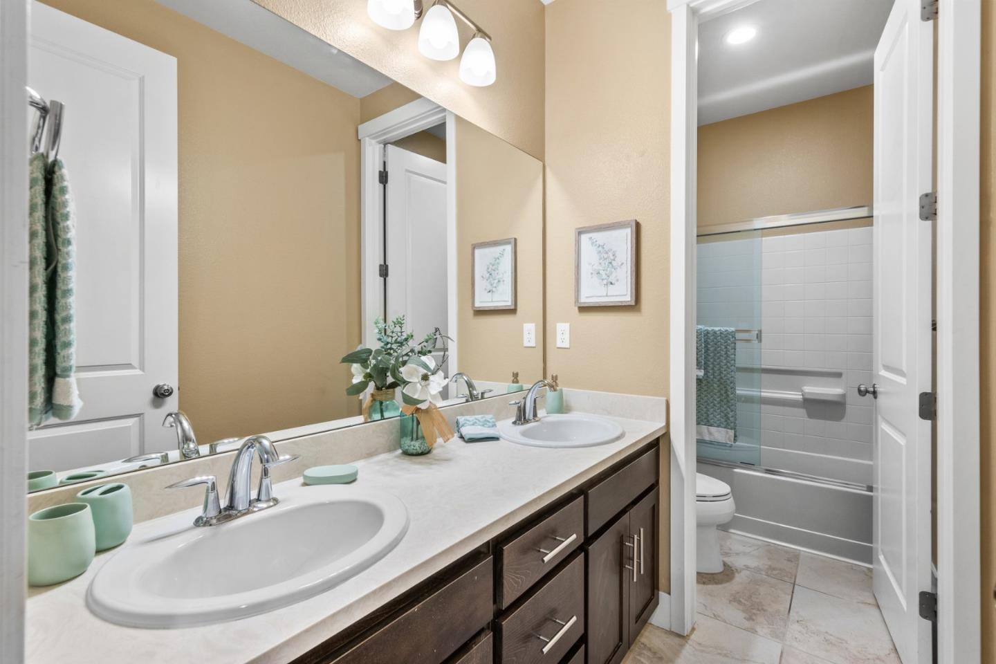 1605 Goldenstar Court