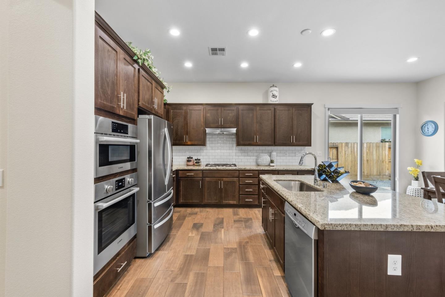 1605 Goldenstar Court