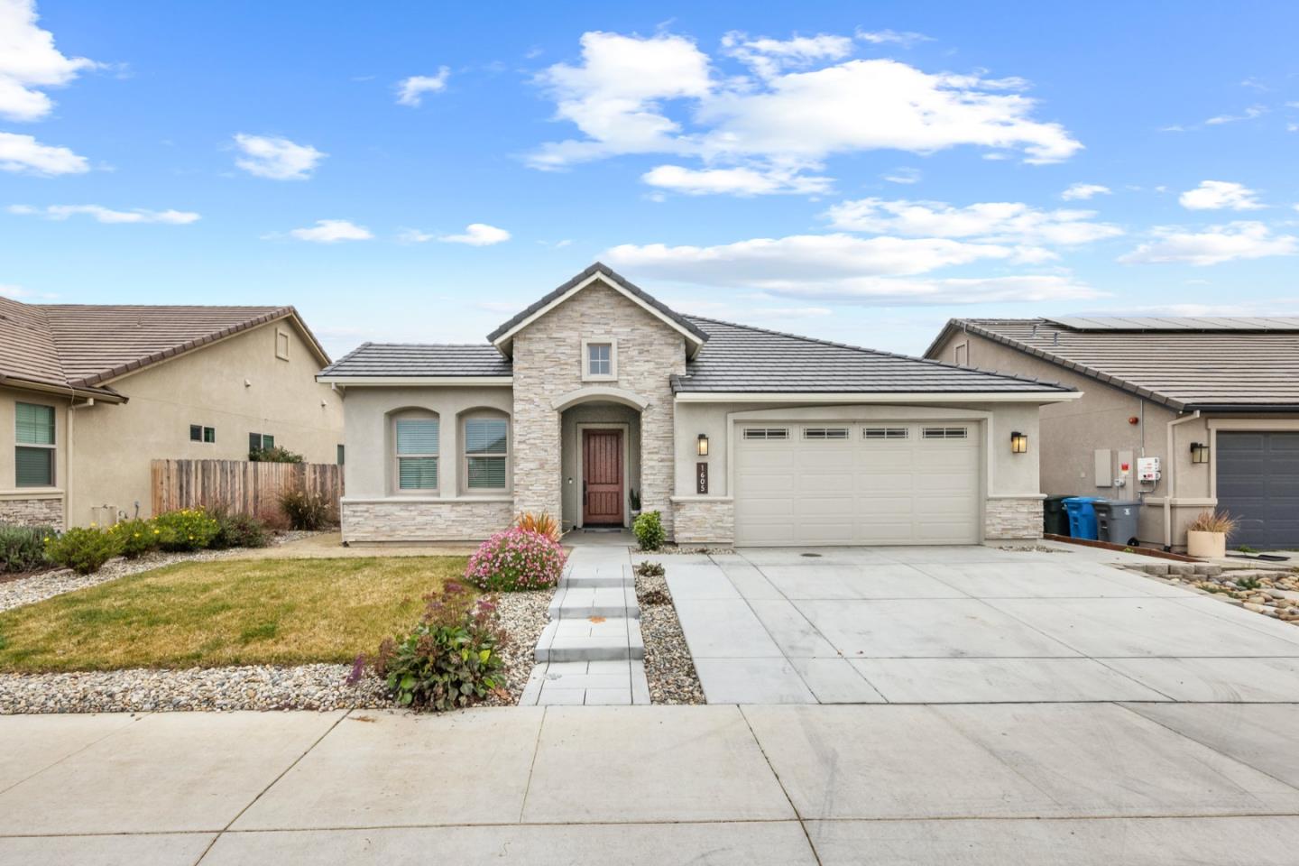 1605 Goldenstar Court