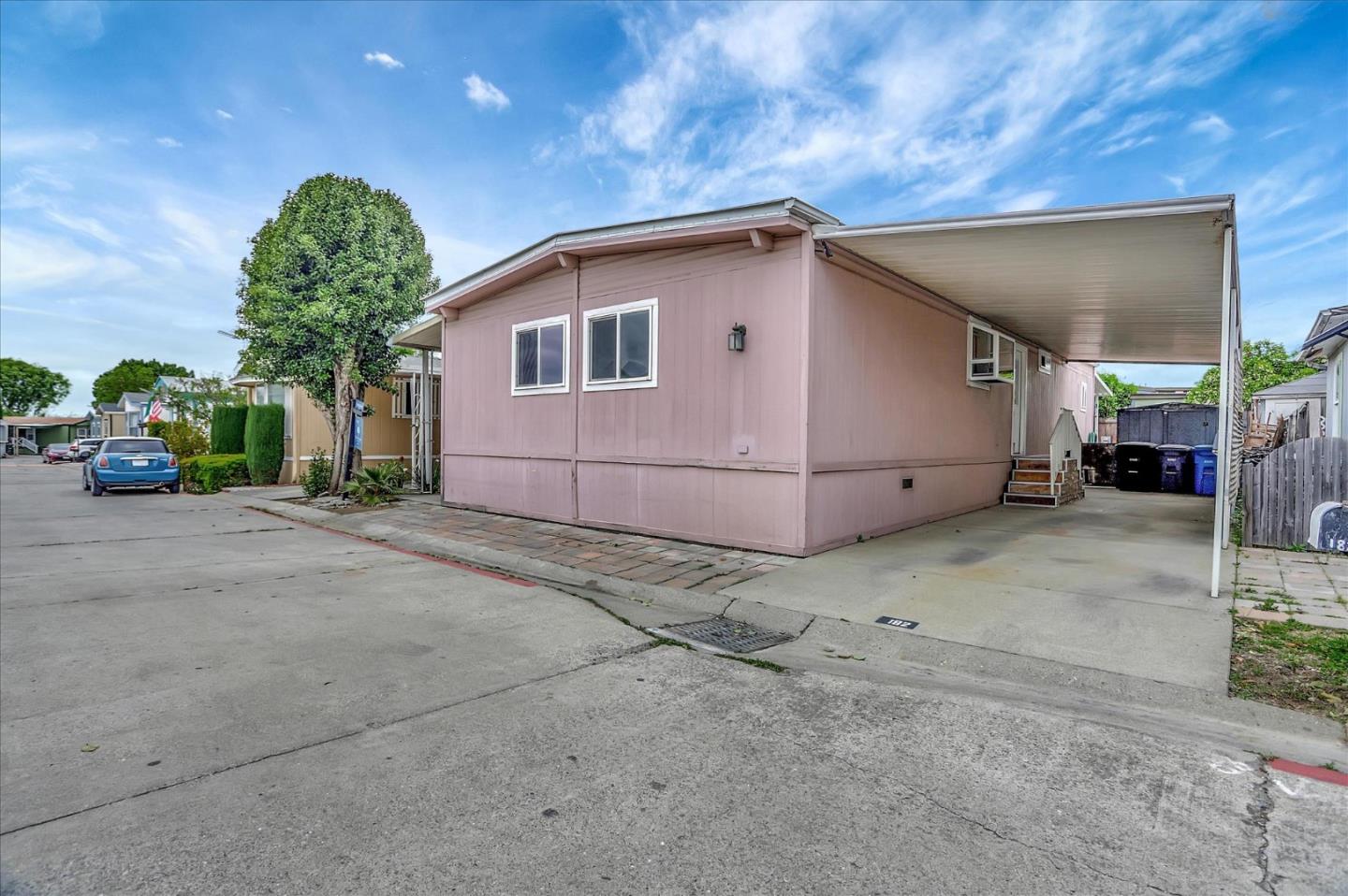 182 Elm DR 182
