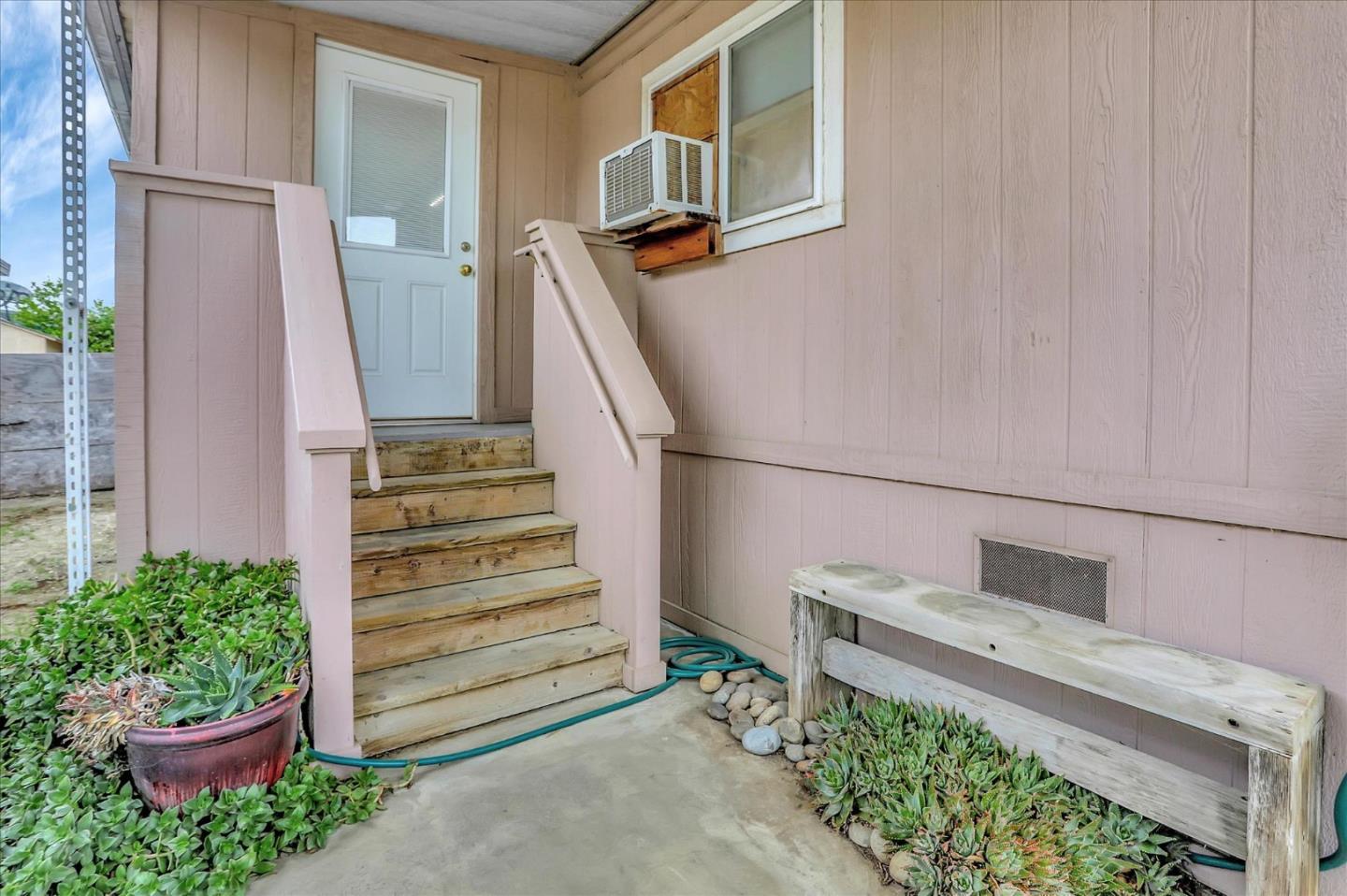 182 Elm DR 182