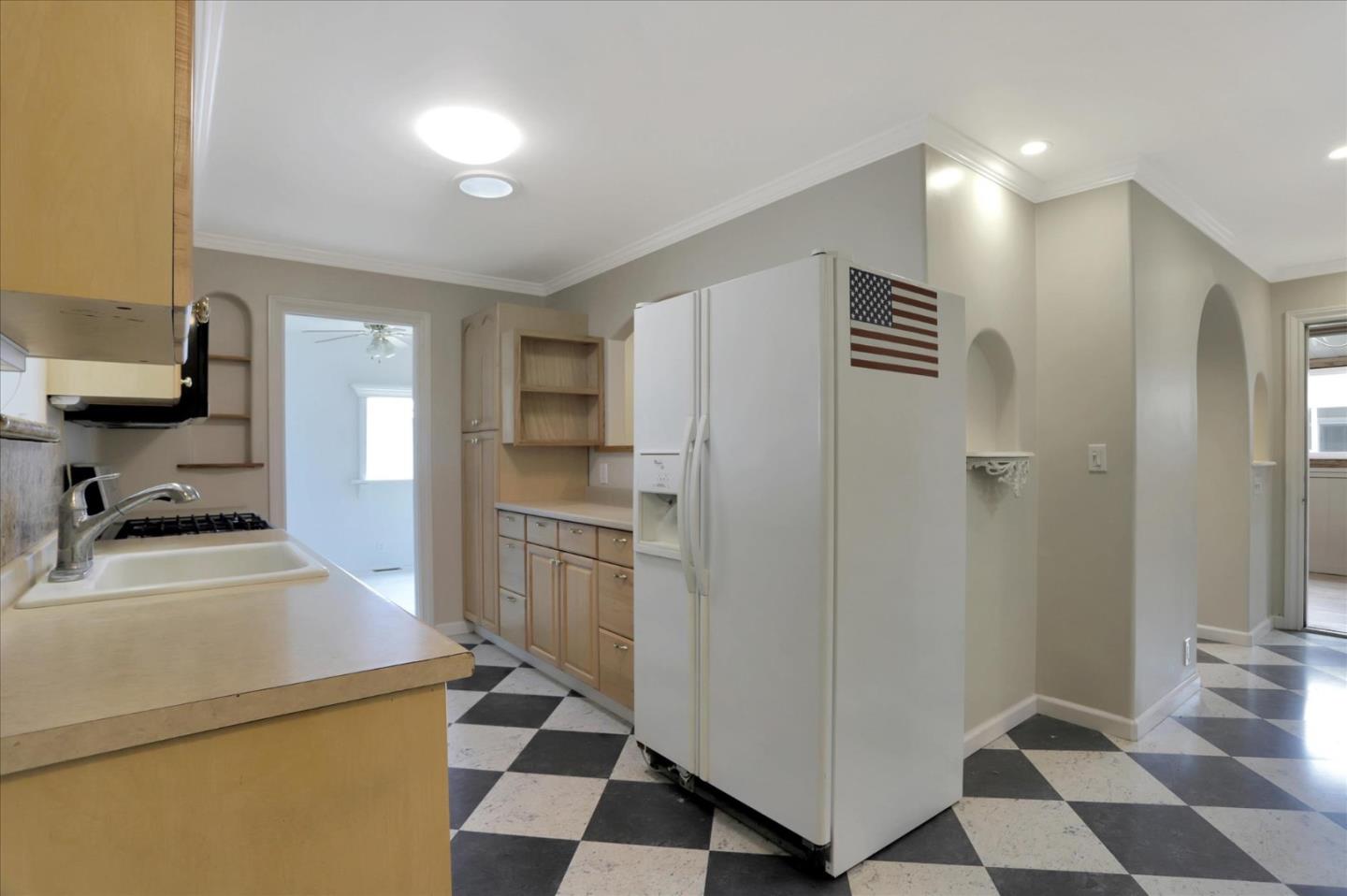 182 Elm DR 182