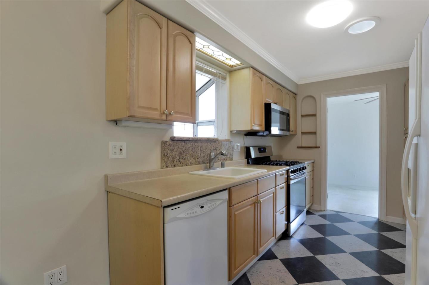 182 Elm DR 182