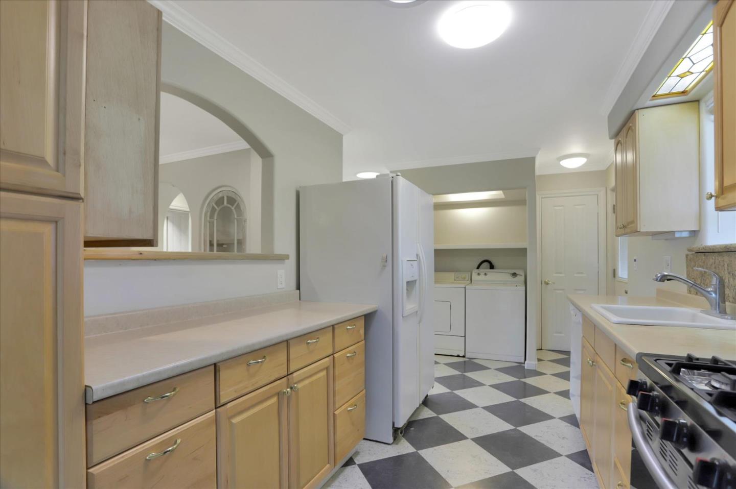 182 Elm DR 182