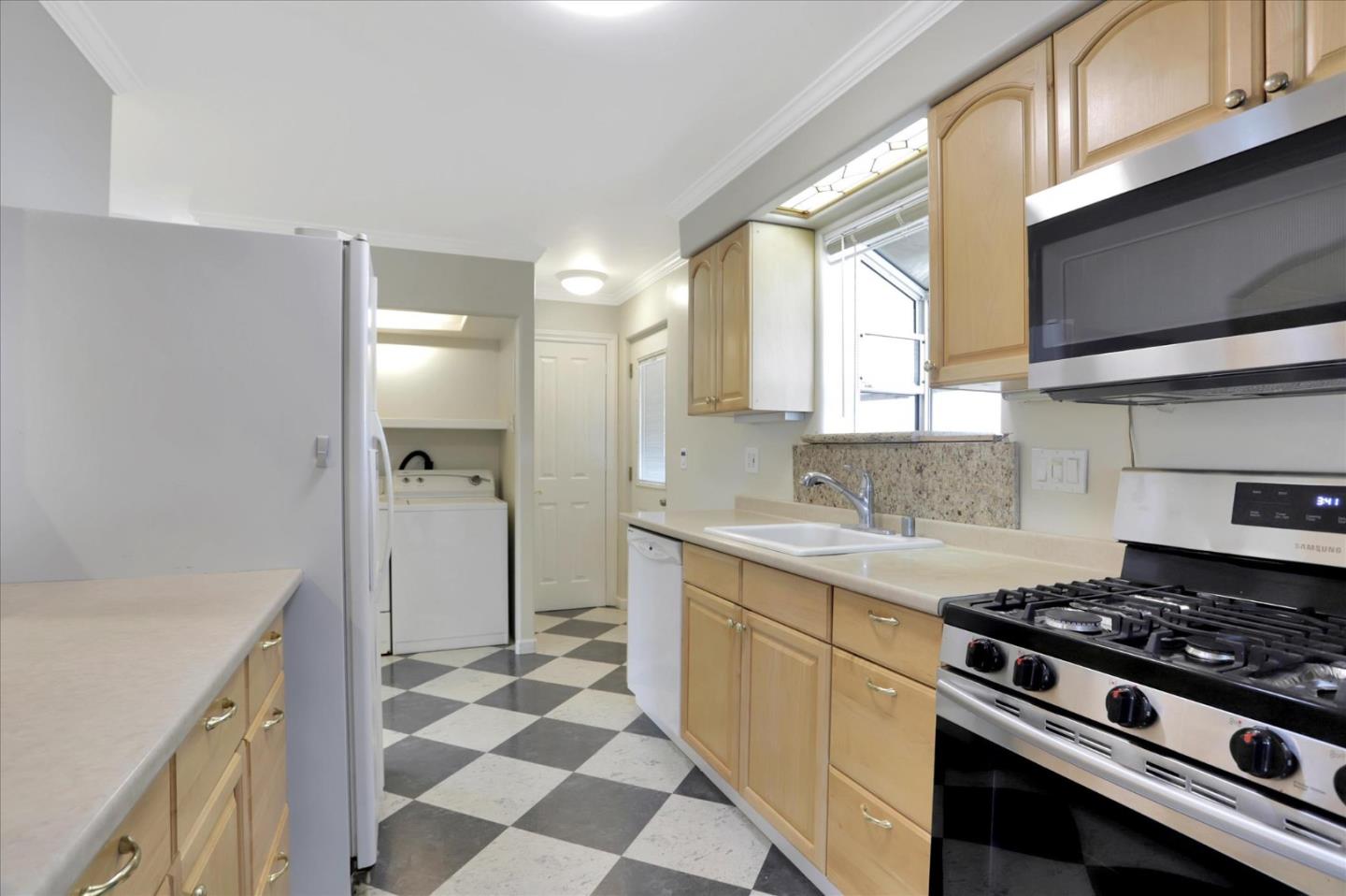 182 Elm DR 182