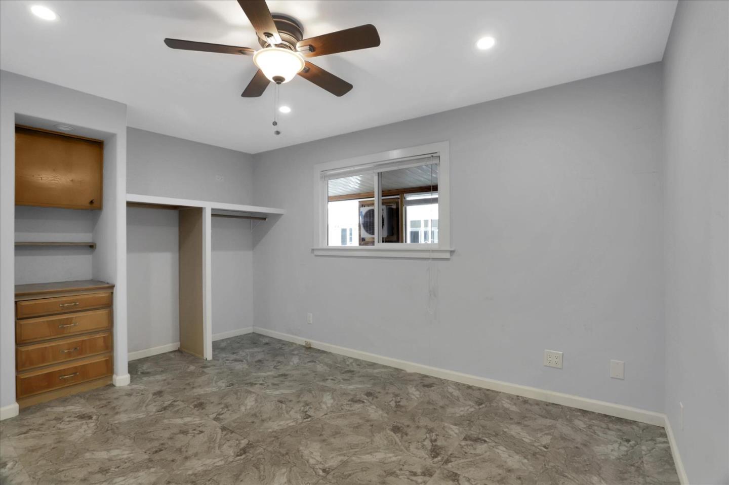 182 Elm DR 182